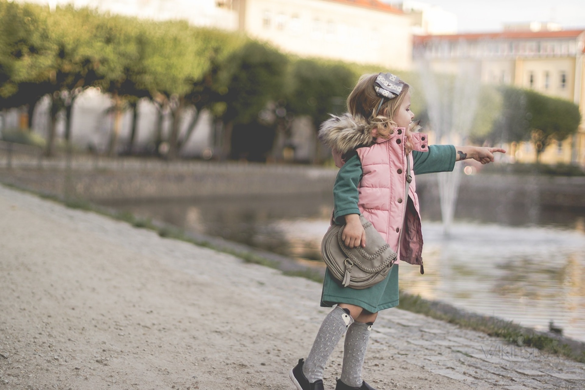 Idealna sukienka dla dziewczynki do przedszkola w zielonym kolorze