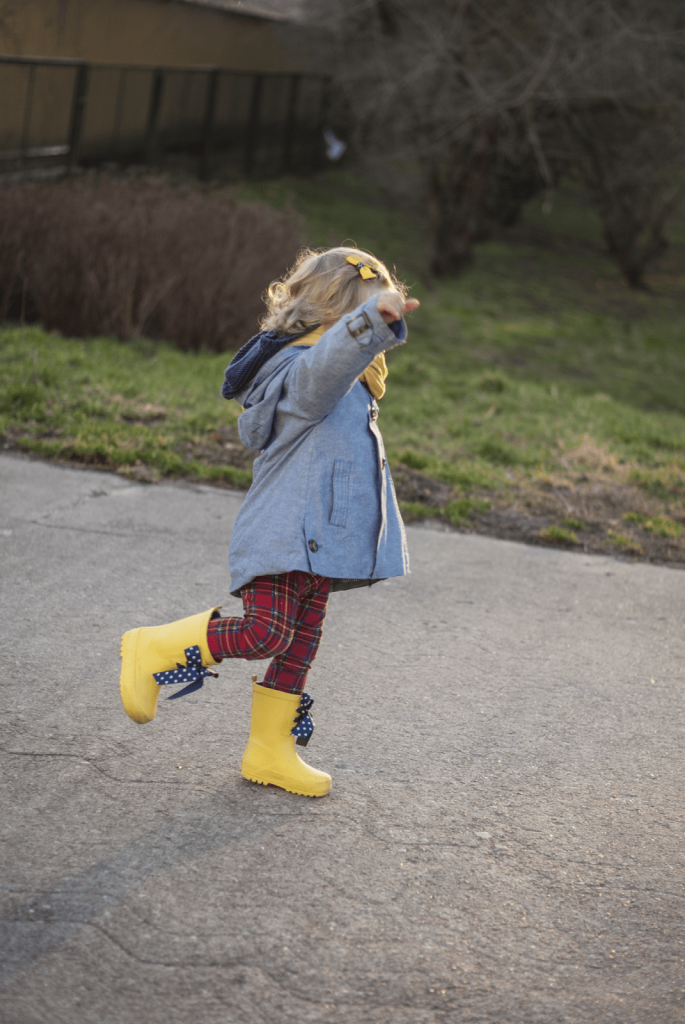 żółte kalosze next z kokardkami, moda dziecięca, blog