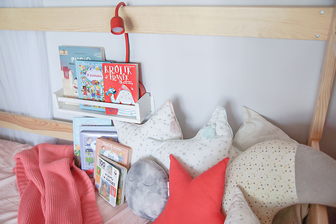 pokój dla dziecka, półka na książki, półeczka na książeczki