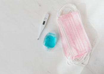 Koronawirus, pandemia, COVID-19. Jak nie dać się zwariować, a jednocześnie zachować ostrożność? Wszystko, co jako świadomy człowiek chcesz wiedzieć.